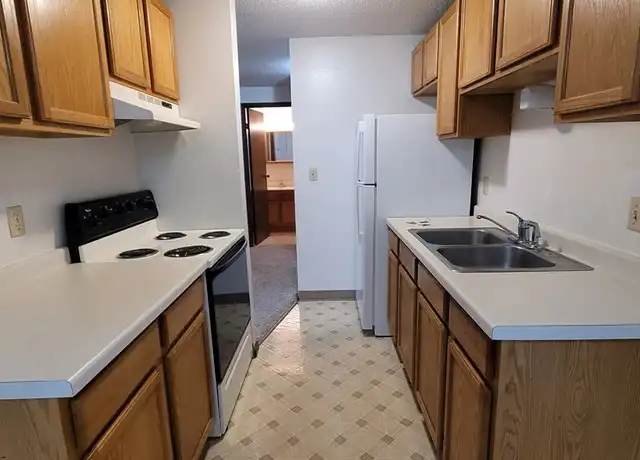 Property at 1125 19th St N Unit 05, Fargo, ND, 58102, 1 bed, 1 bath, [object Object]