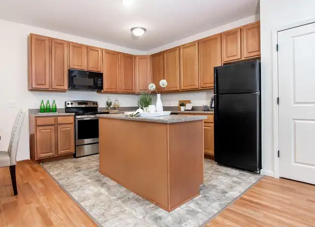 Property at Villages at Lake Silvercote - 100 Dry Crk Rd, Wentzville, MO, 63385, 2-3 beds, 2-2.5 baths, [object Object]