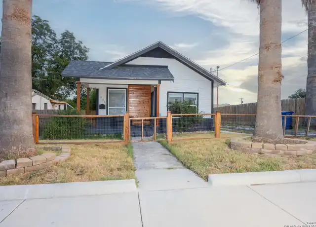 Property at 906 Martin Luther King Dr, San Antonio, TX, 78203, 3 beds, 2 baths, [object Object]