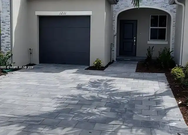 Property at 1211 SE 27th Dr, Homestead, FL, 33033, 3 beds, 3 baths, [object Object]
