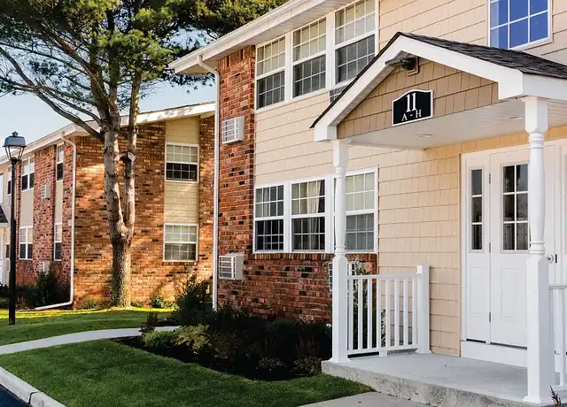 Property at Heatherwood House at Patchogue - 99 Waverly Ave, Patchogue, NY, 11772, 1 bed, 1 bath, [object Object]