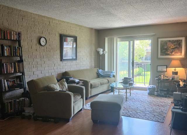 Photo of 3855 N Parkway Dr Unit 2C, Northbrook, IL 60062