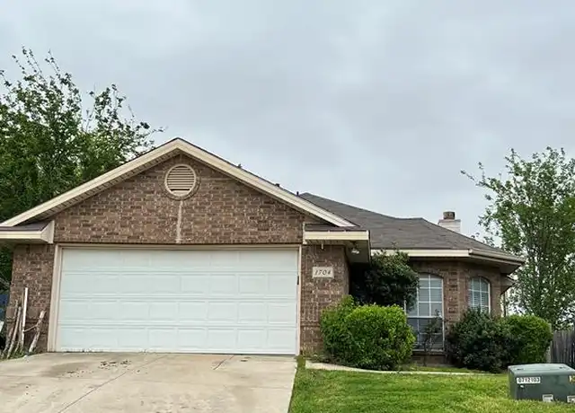 Property at 1704 Vista Verde Cir, Carrollton, TX, 75006, 3 beds, 2 baths, [object Object]