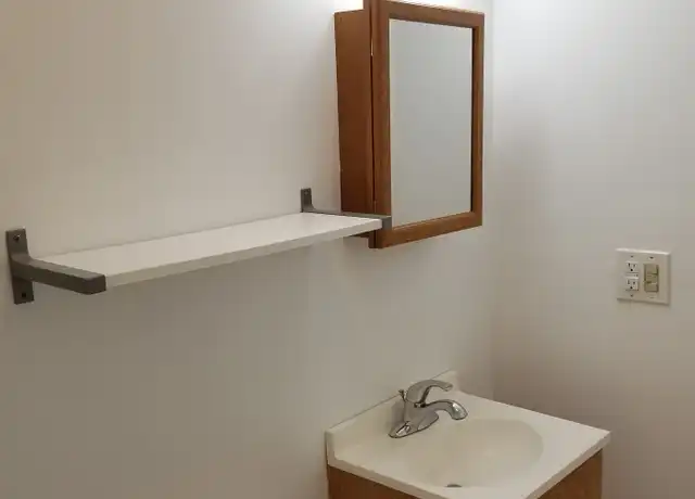 Property at 10 Kent St Unit 3, West Warwick, RI, 02893, 2 beds, 1 bath, [object Object]