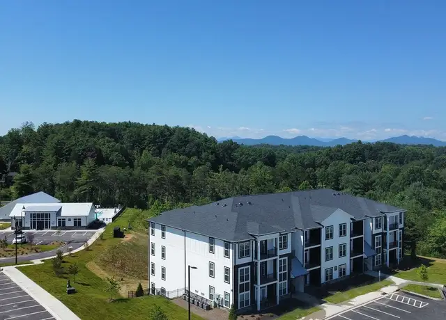 Photo of 602 Highline Dr, Asheville, NC 28804