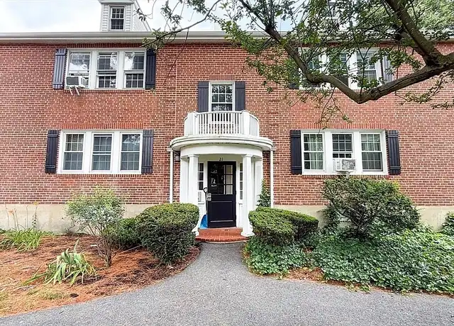 Property at 21 Hammond Pond Pkwy #4, Chestnut Hill, MA, 02467, 2 beds, 1 bath, [object Object]