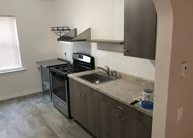 Property at 921 Jackson St Unit 4, Sioux City, IA, 51105, 1 bed, 1 bath, [object Object]