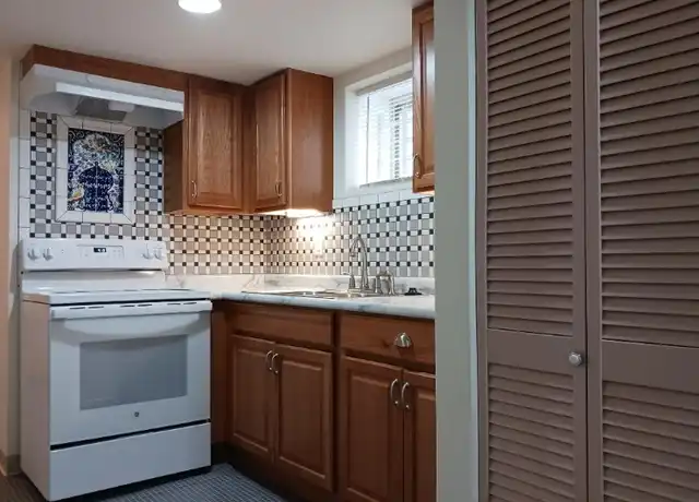 Property at 2436 N Weil St Unit C, Milwaukee, WI, 53212, 1 bed, 1 bath, [object Object]