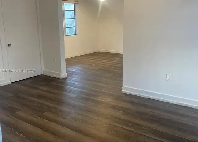 Property at 550 NW 1st St Unit C-2, Miami, FL, 33128, 3 beds, 1 bath, [object Object]