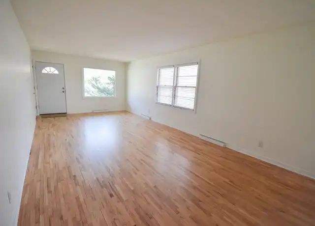 Property at 706 Memorial Pkwy SW, Rochester, MN, 55902, 3 beds, 1 bath, [object Object]