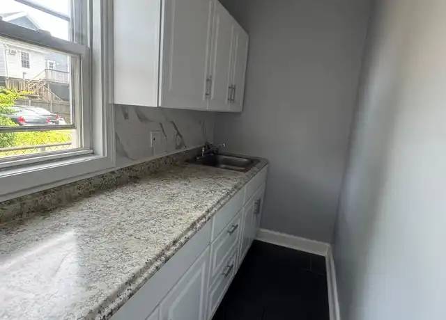 Property at 132 Saltonstall Ave Unit 1, New Haven, CT, 06513, 3 beds, 1 bath, [object Object]
