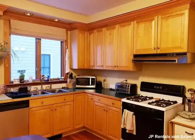 Property at 40 Evergreen St, Jamaica Plain, MA, 02130, 2 beds, 1 bath, [object Object]