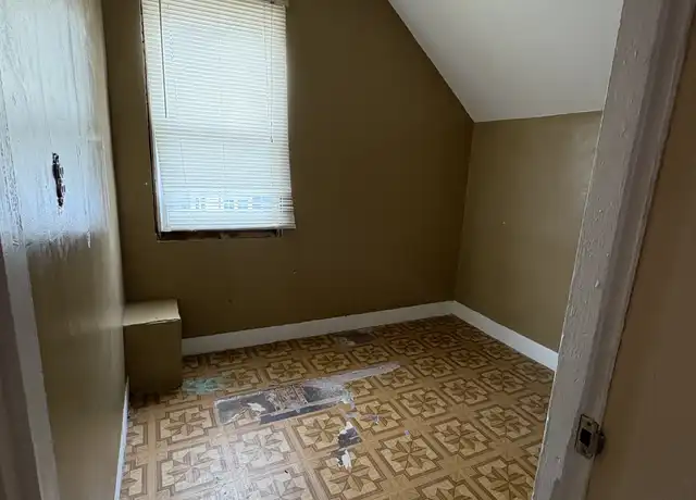 Property at 14 Spruce St Unit 1, New Bedford, MA, 02740, 2 beds, 1 bath, [object Object]