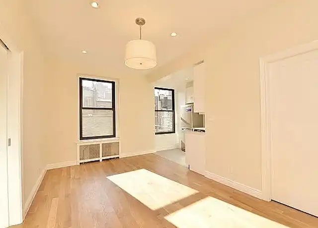 Property at 30 W 9th St Unit 4D, New York, NY, 10011, 1 bed, 1 bath, [object Object]