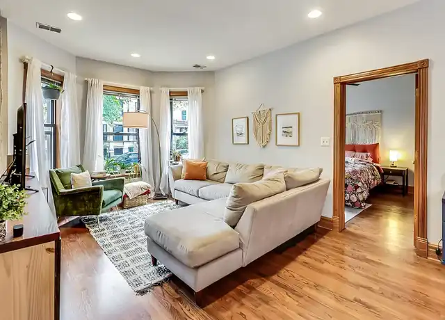 Property at 846 W Newport Ave Unit 1S, Chicago, IL, 60657, 2 beds, 1 bath, [object Object]