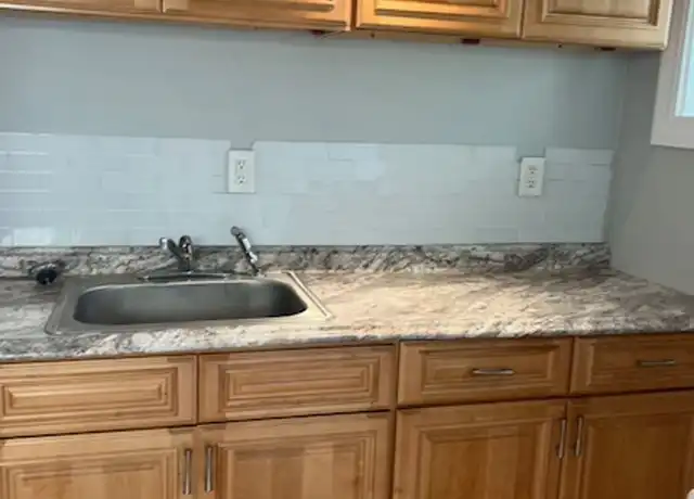 Property at 476 Lonsdale Ave, Pawtucket, RI, 02860, 1 bed, 1 bath, [object Object]