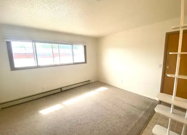 Property at 700 Carriage Hl, Iowa City, IA, 52246, 1 bed, 1 bath, [object Object]