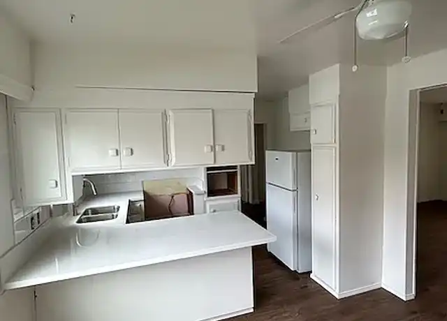 Property at Aristocrat Apartments - 4990 Del Monte Ave, San Diego, CA, 92107, 2 beds, 1 bath, [object Object]