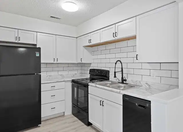 Property at Recently updated apartments near to shopping, dining, and public transportation - 3120 Douglas Ave, Des Moines, IA, 50310, 2 beds, 1 bath, [object Object]