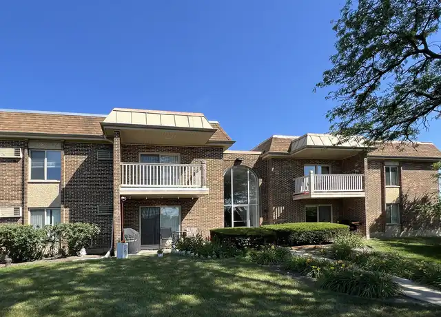 Property at 2415 N Kennicott Dr Unit 2D, Arlington Heights, IL, 60004, 1 bed, 1 bath, [object Object]