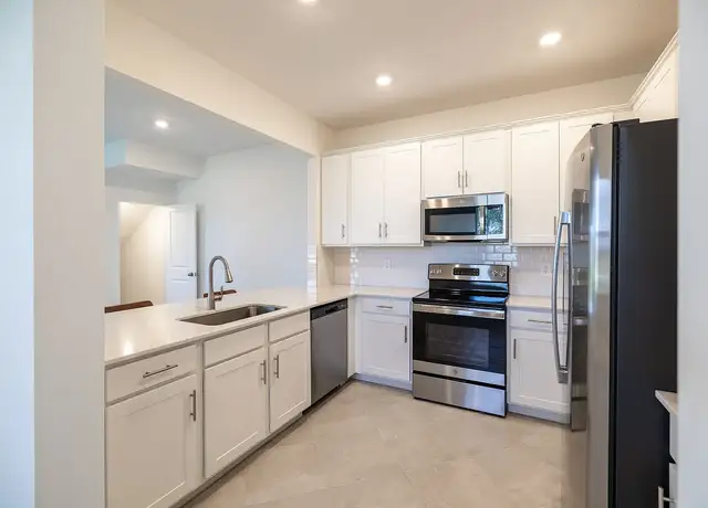 Photo of 1910 Papaya Ln, Naples, FL 34120