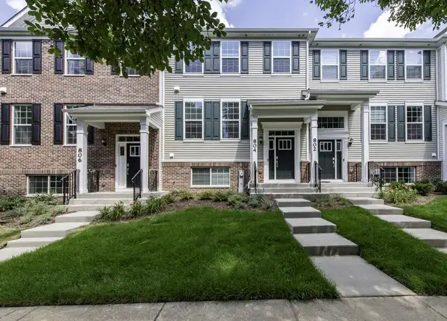 Property at 804 Neubauer Cir, Lindenhurst, IL, 60046, 3 beds, 2.5 baths, [object Object]
