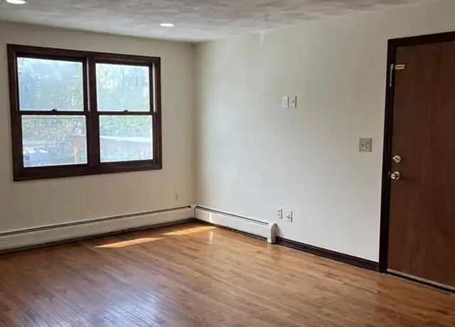 Property at 77 Star St Unit 1, Pawtucket, RI, 02860, 2 beds, 1 bath, [object Object]