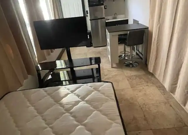 Property at 2217 SE 12th St, Pompano Beach, FL, 33062, 1 bed, 1 bath, [object Object]