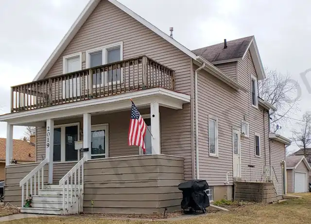 Property at 2019 29th St Unit Upper, Kenosha, WI, 53140, 2 beds, 1 bath, [object Object]