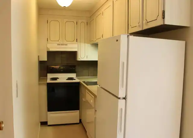 Property at 125 Lexington St, Auburndale, MA, 02466, 2 beds, 1 bath, [object Object]
