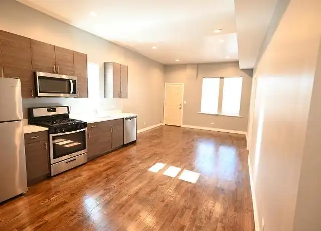 Property at 2750 W Cermak Rd, Chicago, IL, 60608, 2 beds, 1 bath, [object Object]