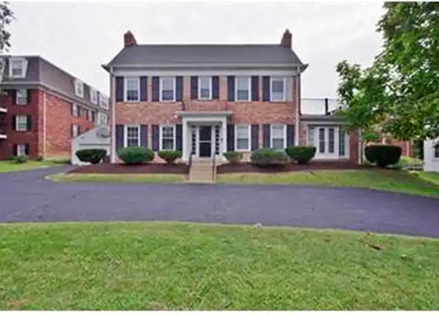 Property at 512 N Kirkwood Rd Unit 1S, Kirkwood, MO, 63122, 2 beds, 2 baths, [object Object]
