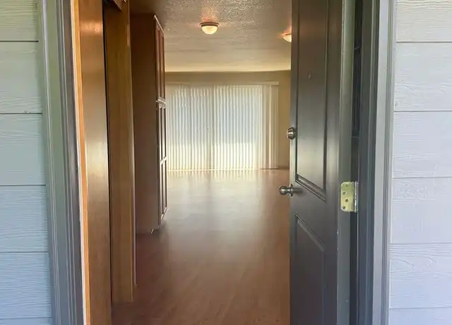 Property at 1566 Irving Ave Unit 1566 1, Astoria, OR, 97103, 1 bed, 1 bath, [object Object]