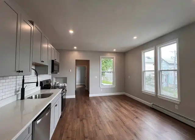 Property at 697 Bridge St Unit 2, Lowell, MA, 01850, 3 beds, 1 bath, [object Object]