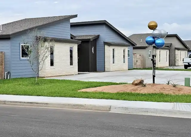 Property at 4009 Jenna Ln Unit B, Progreso Lakes, TX, 78596, 3 beds, 2 baths, [object Object]