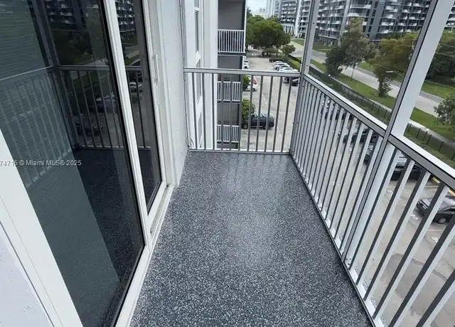 Property at 16950 W Dixie Hwy Unit 524, North Miami Beach, FL, 33160, 1 bed, 1 bath, [object Object]