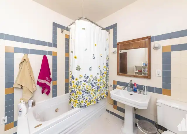Property at 842 W Waveland Ave, Chicago, IL, 60613, 3 beds, 1 bath, [object Object]