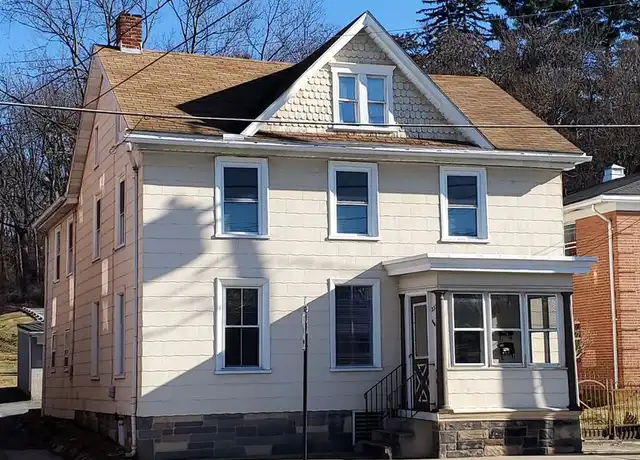 Property at 233 E Main St, Waynesboro, PA, 17268, 1 bed, 1 bath, [object Object]