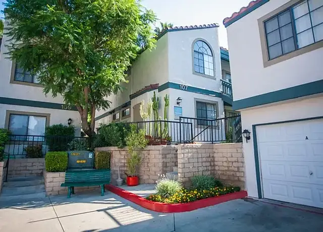 Photo of 107 S Lewis St, Lake Elsinore, CA 92530