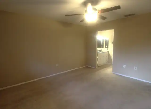 Property at 8403 Gardens Cir Unit 102, Sarasota, FL, 34243, 2 beds, 2 baths, [object Object]