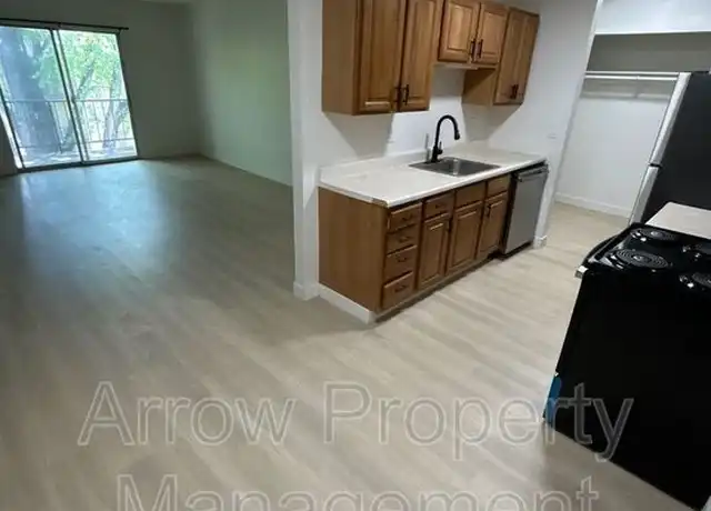 Property at 215 E Arbor Ave, Bismarck, ND, 58504, 2 beds, 1 bath, [object Object]