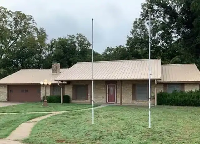Property at 1470 W South Loop, Stephenville, TX, 76401, 4 beds, 2 baths, [object Object]