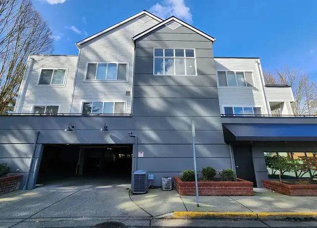 Photo of 75 NW Dogwood St, Issaquah, WA 98027