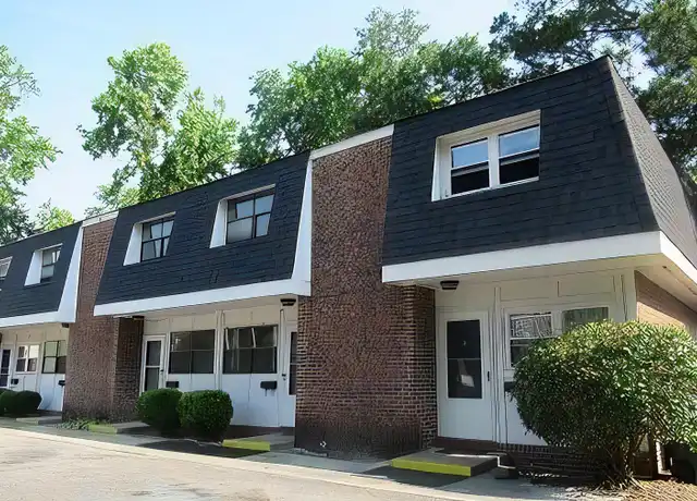 Property at 611 E 11th St, Greenville, NC, 27858, 2 beds, 1.5 baths, [object Object]