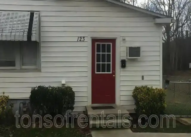 Property at 123 Oakdale St, Brevard, NC, 28712, 1 bed, 1 bath, [object Object]