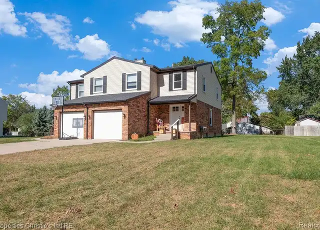 Property at 116 Regents Blvd, Troy, MI, 48084, 3 beds, 2.5 baths, [object Object]