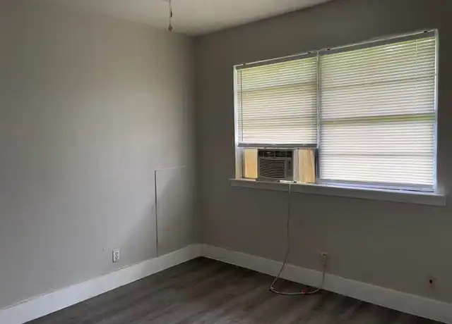 Property at 1205 Sunset Dr, Lake Charles, LA, 70607, 3 beds, 1 bath, [object Object]