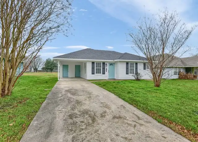 Property at 607 Oldham St, Bonham, TX, 75418, 2 beds, 2 baths, [object Object]
