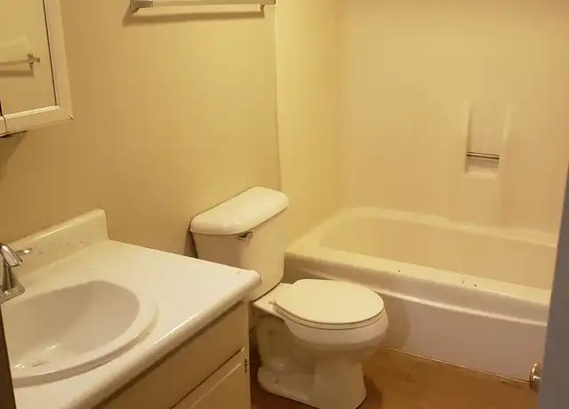 Property at 120 Riverside Ct Unit 04, Elyria, OH, 44035, 2 beds, 1 bath, [object Object]