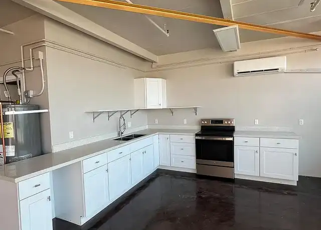 Property at Sunshine Studios - 851 81st Ave, Oakland, CA, 94621, 0 beds, 1 bath, [object Object]